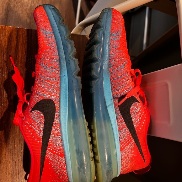 COPY - Nike FlyKnit Max - Picture 7 of 9
